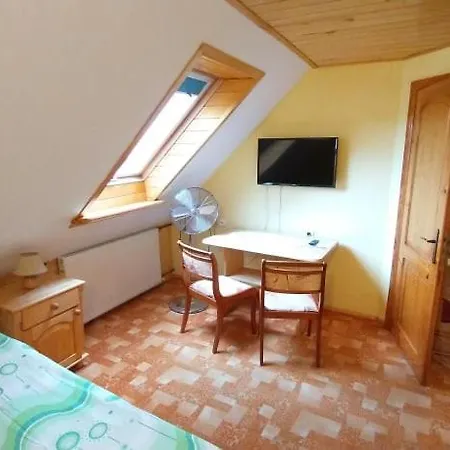 Letni , Ogrzewany, Z Bilardem 山林小屋 鲁恰内尼达